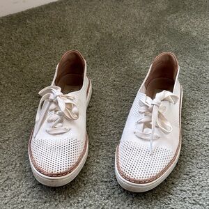 UGG White and Tan Lace-Up Sneakers